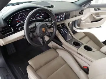 Taycan Cross Turismo 4 Turbo S Aero HUD Pano