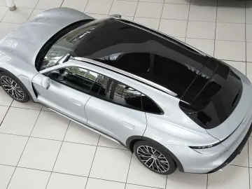 Taycan Cross Turismo 4 Turbo S Aero HUD Pano