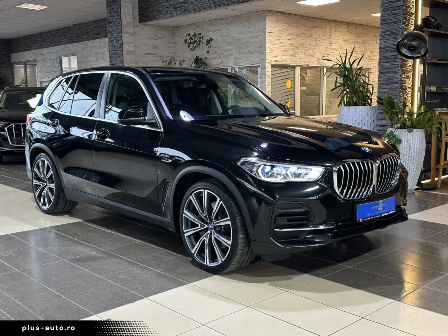 X5 45e Innovations 4XSHZ LED R.Cam Nav HUD 22LM