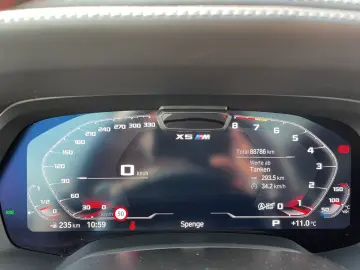 X5 M  COMPETITION SERVICE INKL. PLUS SKY LOUNGE