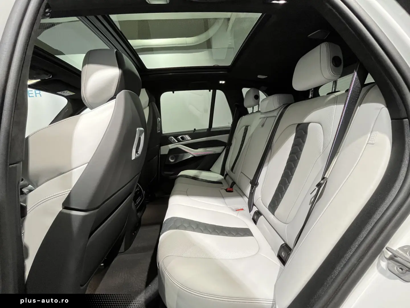 X5 M Competition M-Driver's-Package AHK B&W