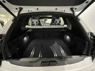 X5 M Competition M-Driver's-Package AHK B&W