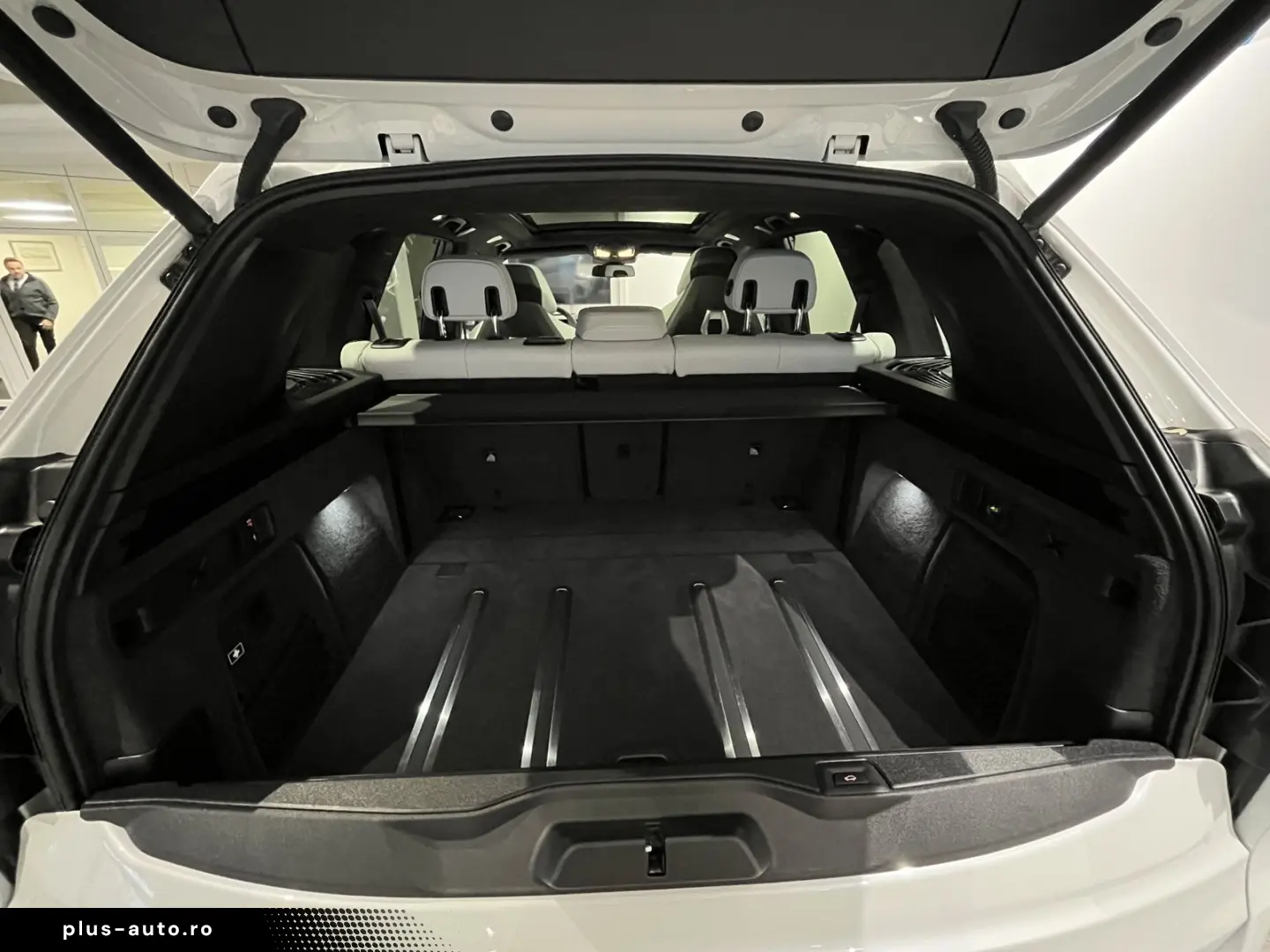 X5 M Competition M-Driver's-Package AHK B&W