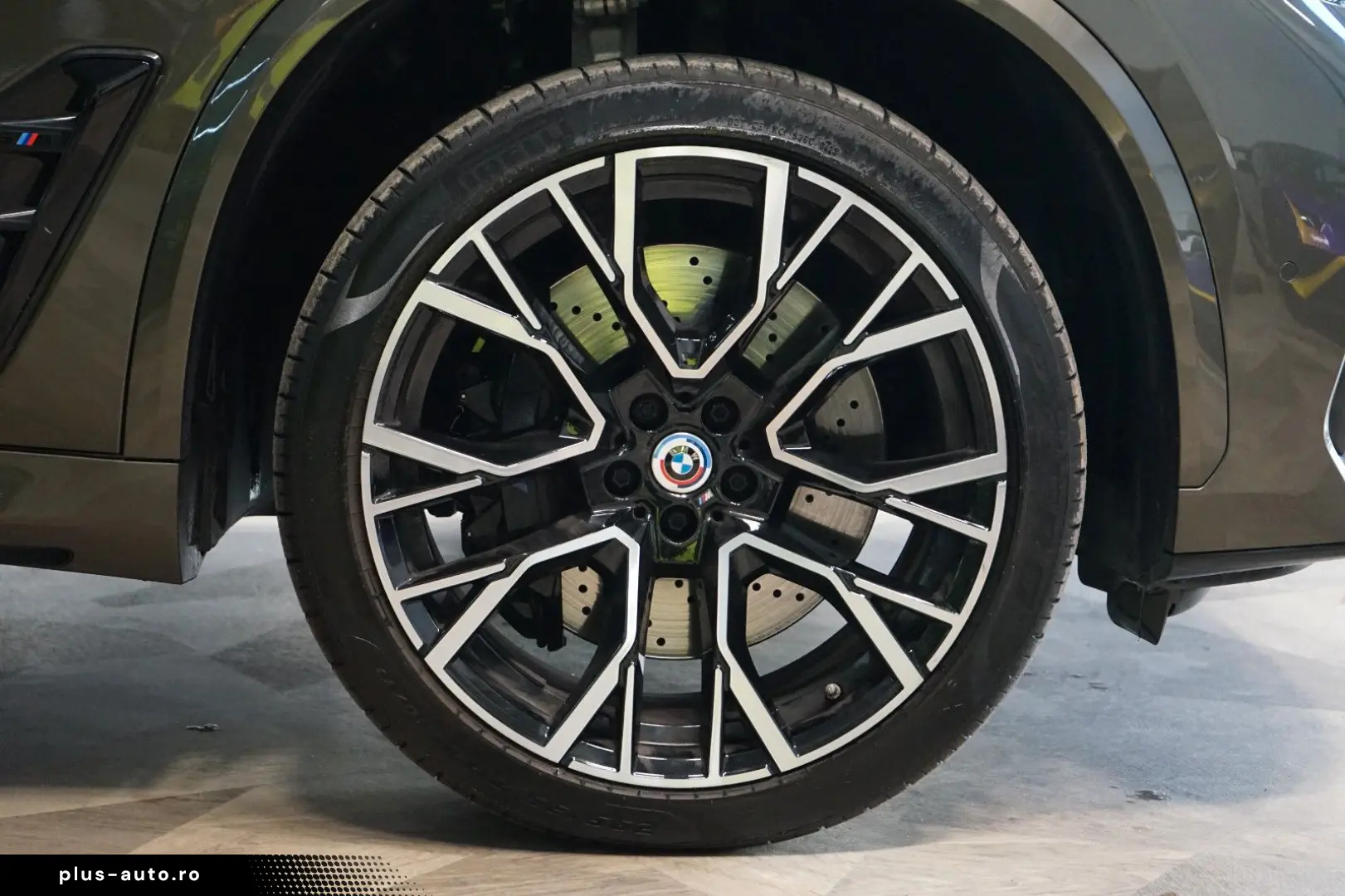 X5 M xDRIVE COMPE PANO HUD AKRAPOVIČ 77.934€NETT