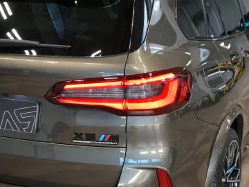 X5 M xDRIVE COMPE PANO HUD AKRAPOVIČ 77.934€NETT