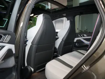 X5 M xDRIVE COMPE PANO HUD AKRAPOVIČ 77.934€NETT