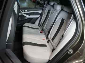 X5 M xDRIVE COMPE PANO HUD AKRAPOVIČ 77.934€NETT