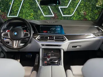 X5 M xDRIVE COMPE PANO HUD AKRAPOVIČ 77.934€NETT