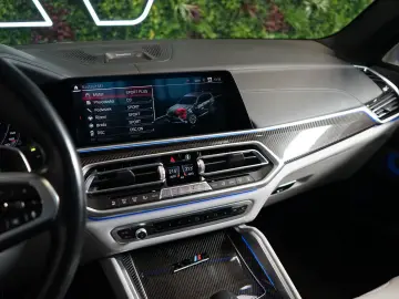 X5 M xDRIVE COMPE PANO HUD AKRAPOVIČ 77.934€NETT