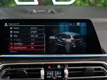 X5 M xDRIVE COMPE PANO HUD AKRAPOVIČ 77.934€NETT