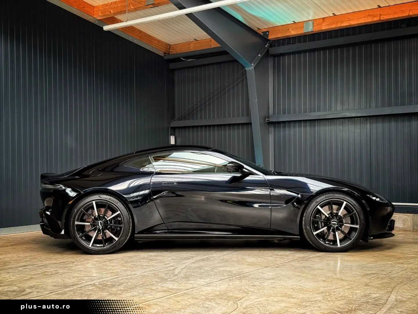 V8 Vantage   Ultramarine Black   Perf.   Eleg.