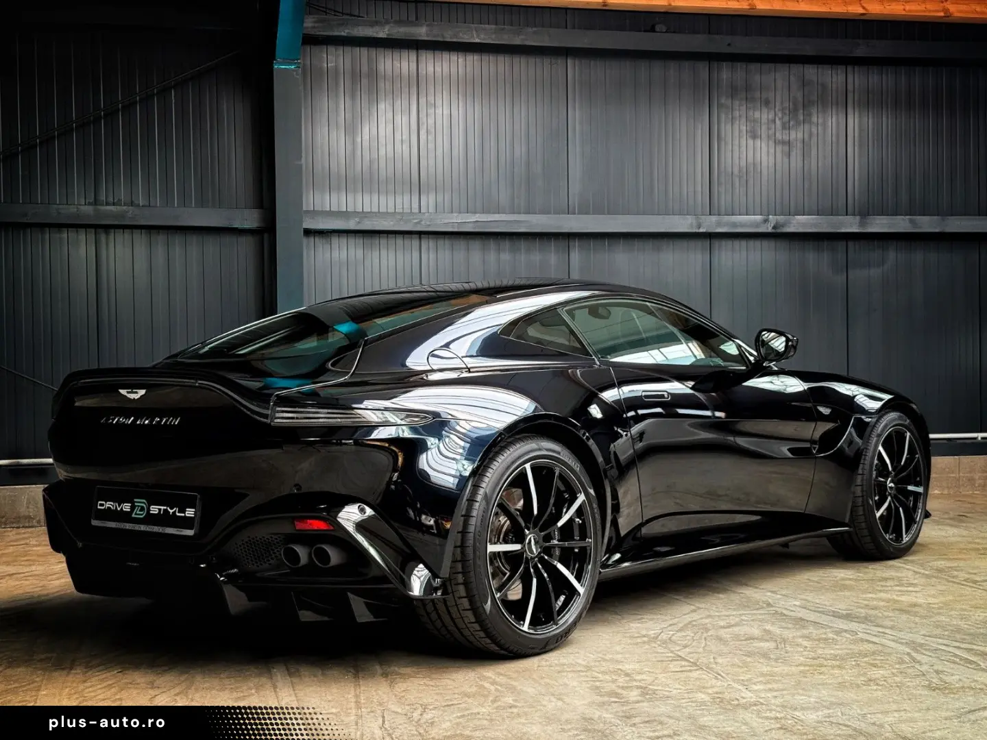 V8 Vantage   Ultramarine Black   Perf.   Eleg.