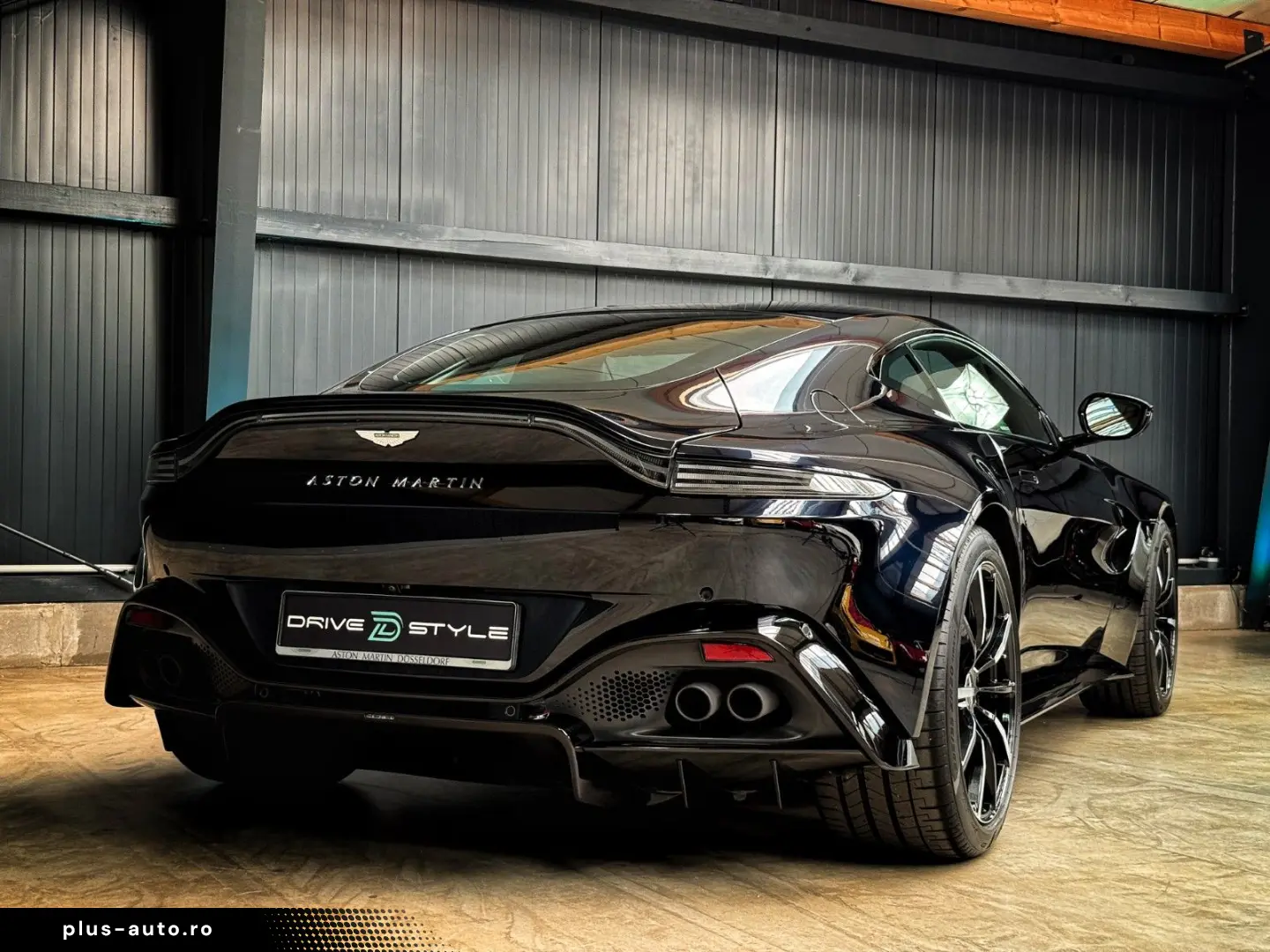 V8 Vantage   Ultramarine Black   Perf.   Eleg.