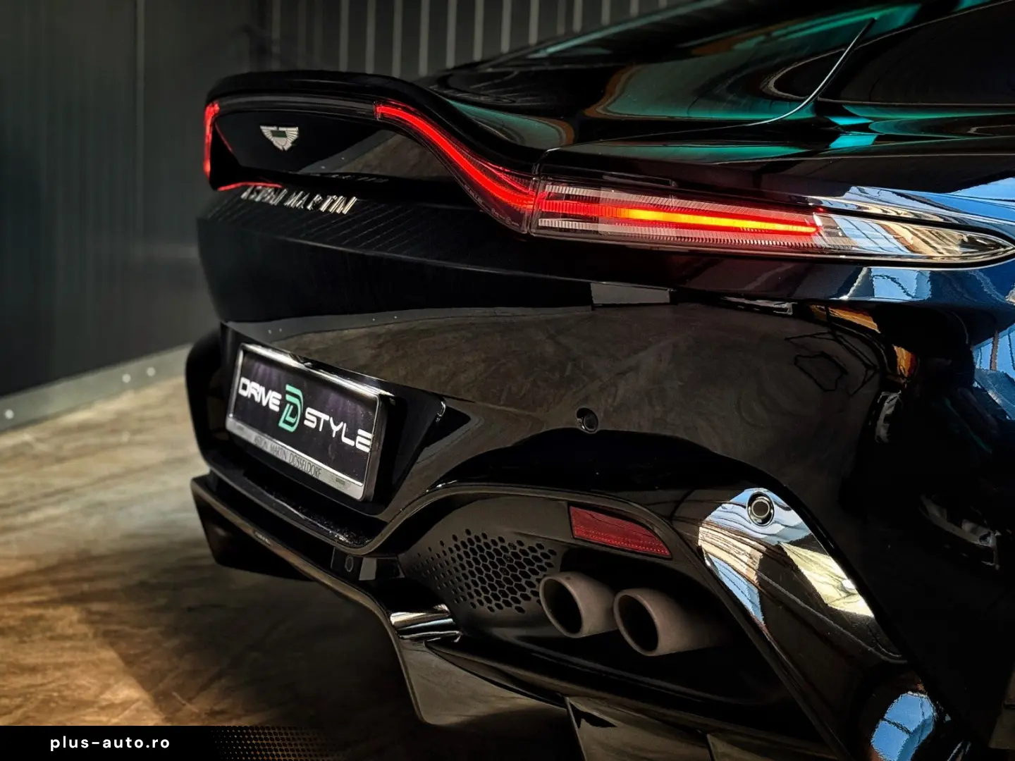 V8 Vantage   Ultramarine Black   Perf.   Eleg.