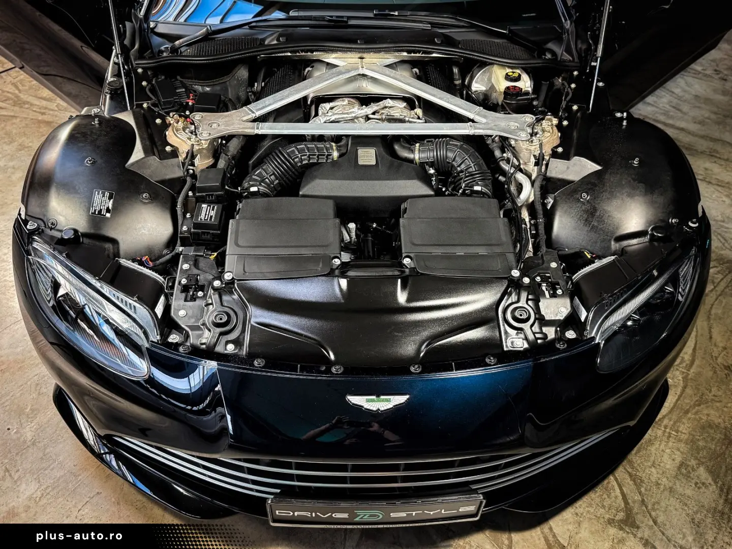 V8 Vantage   Ultramarine Black   Perf.   Eleg.