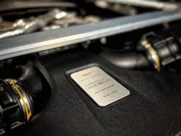 V8 Vantage   Ultramarine Black   Perf.   Eleg.