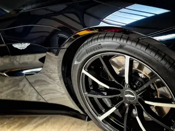 V8 Vantage   Ultramarine Black   Perf.   Eleg.