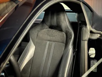 V8 Vantage   Ultramarine Black   Perf.   Eleg.