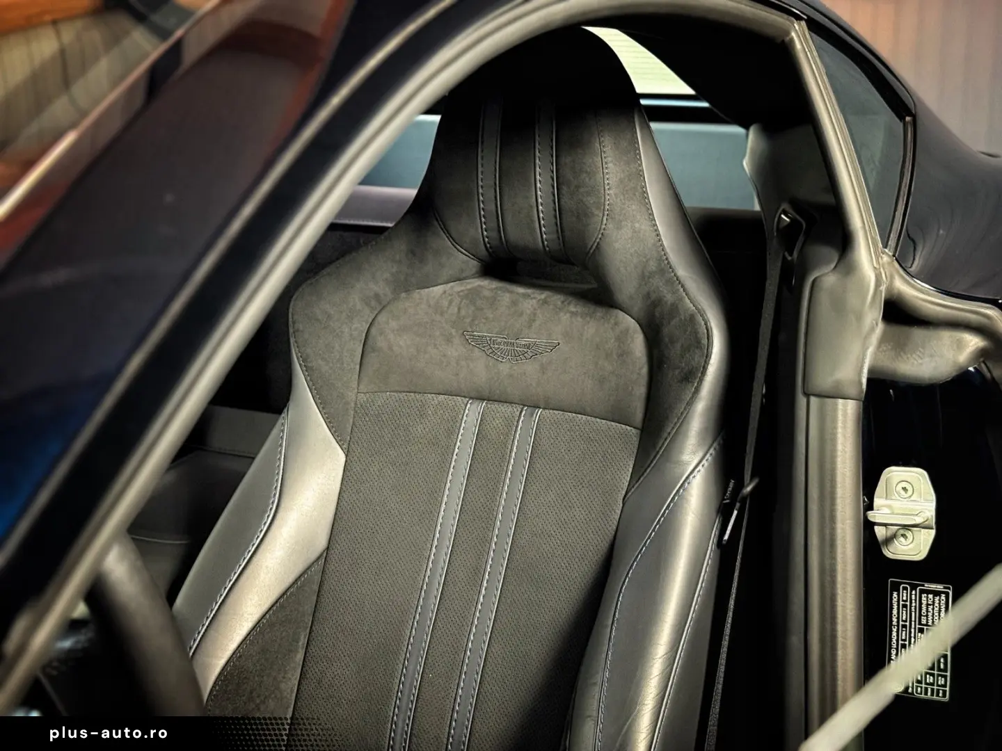 V8 Vantage   Ultramarine Black   Perf.   Eleg.