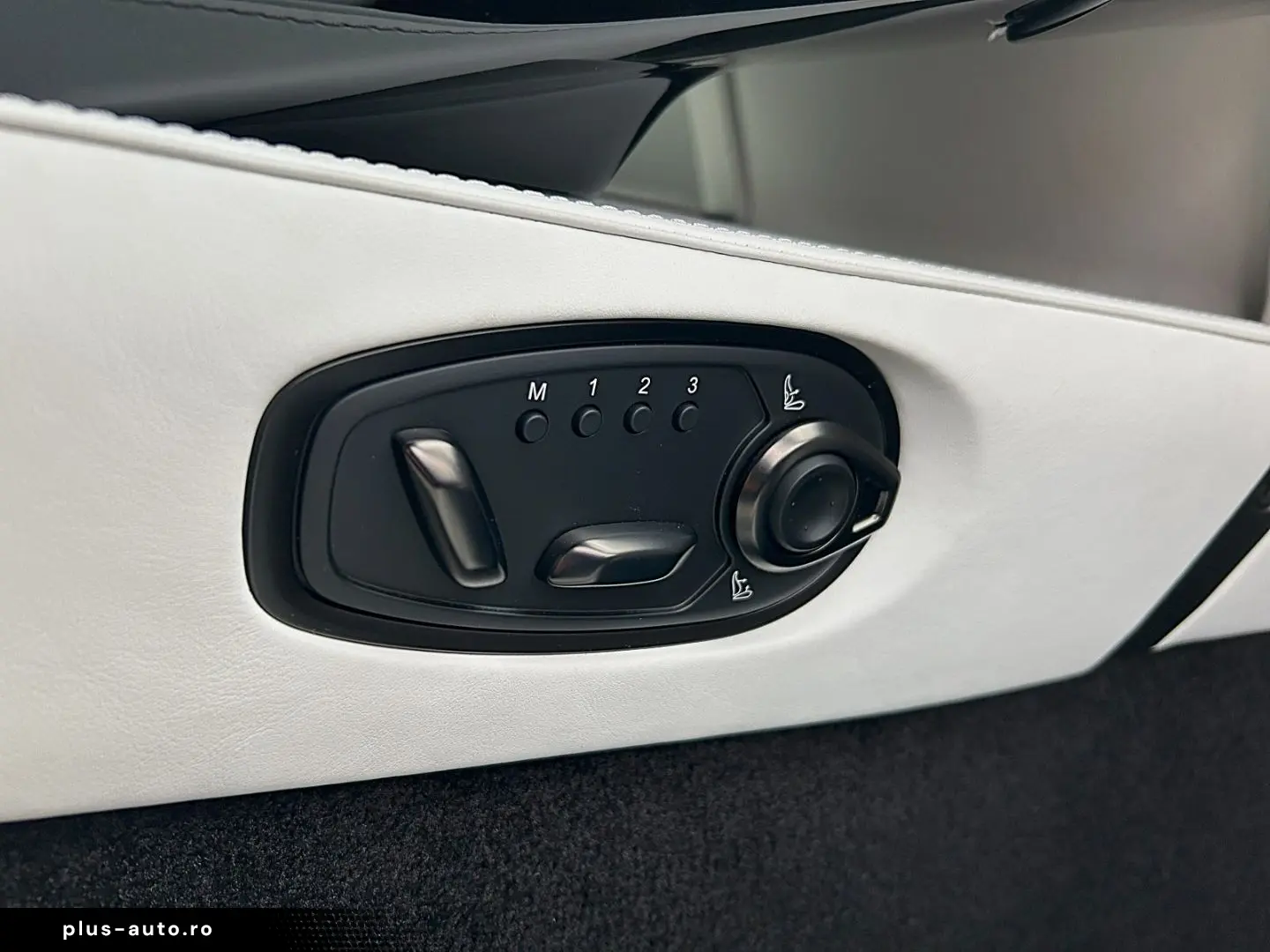 Vantage Seychelles Blue Bowers & Wilkins