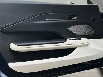 Vantage Seychelles Blue Bowers & Wilkins