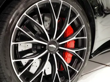 V8 Vantage F1 Edition CeramicBrakes Carbon Alcan