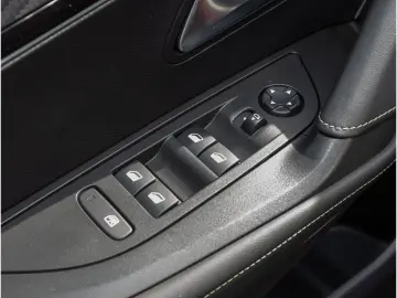 e-2008 ELEKTRO GT 136   PANORAMA SHZ RFK ASB LED