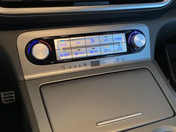 Kona Select dig.Cockpit R.Cam ACC SHZ SOH 100%