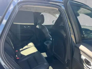 XC60 B4 D AWD Plus Dark