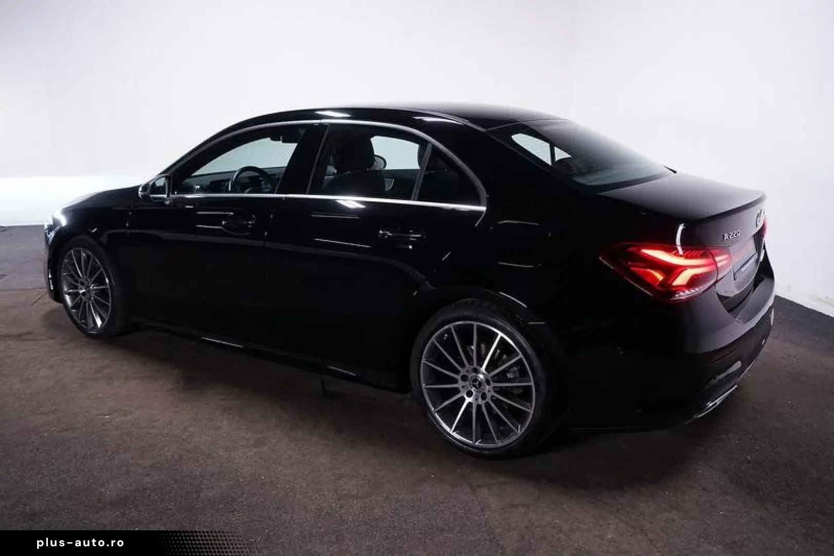 A 220 4Matic AMG Line AMG MBUX 360  ACC AUT KeyL