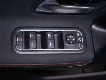 A 220 4Matic AMG Line AMG MBUX 360  ACC AUT KeyL