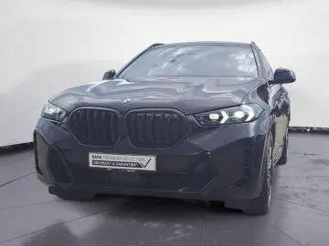 X6 xDrive30d M SPORT PRO AHK Iconic Glow Driving