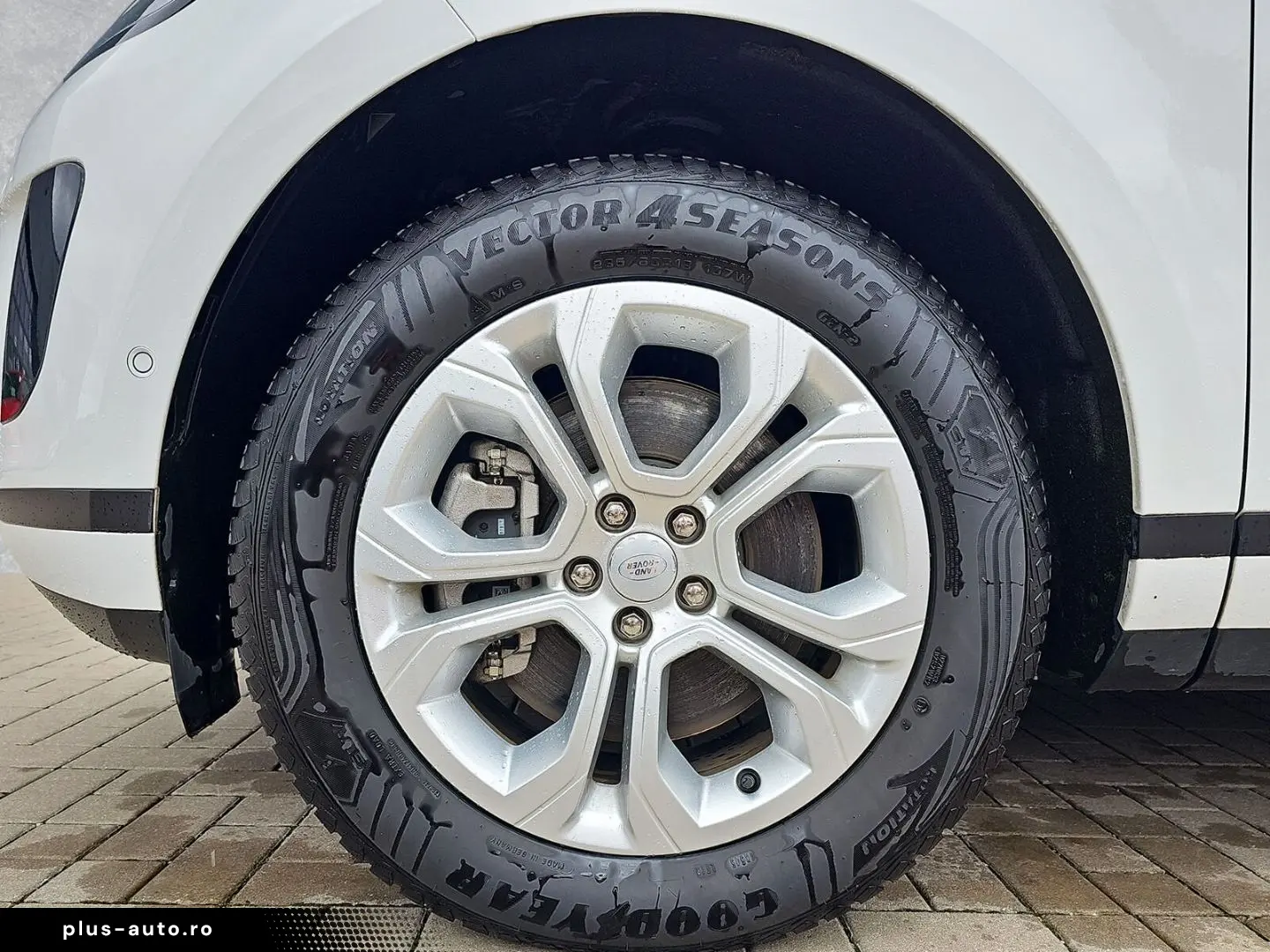 Range Rover Evoque P300e AWD S