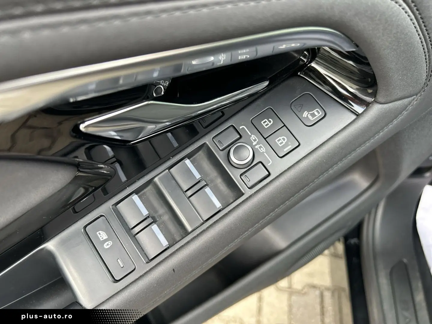 Range Rover Evoque 1.5 P300e Hybrid AWD Park-Ass