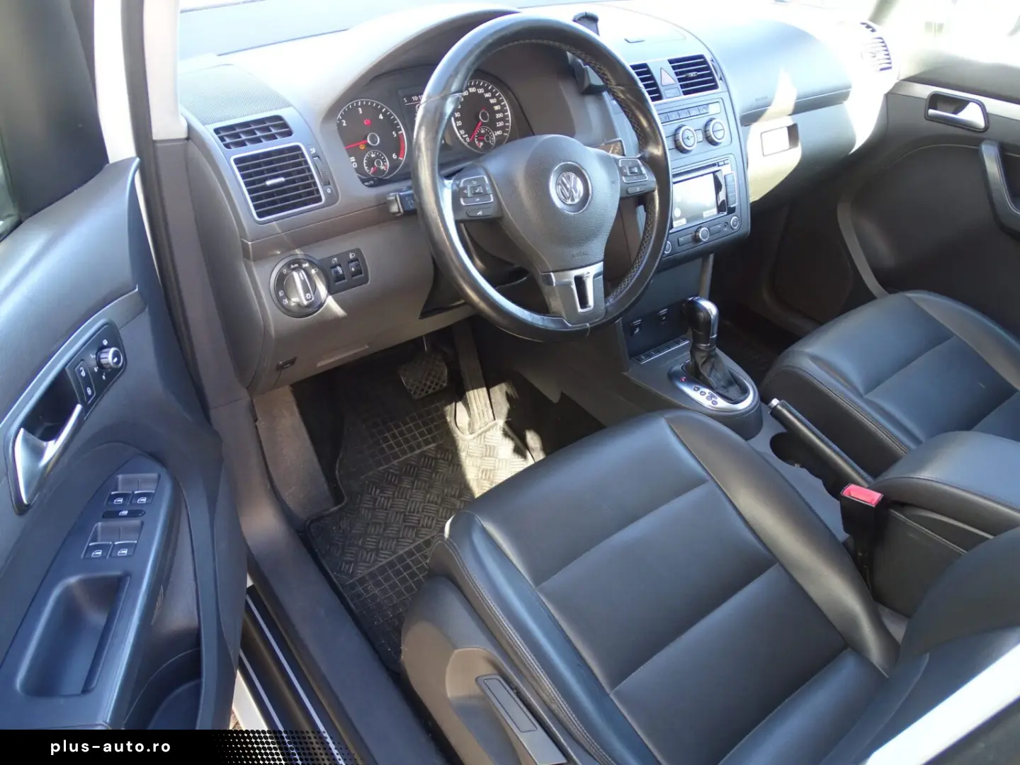 VW TOURAN 2.0 TDI DSG 7 LOCURI 2013