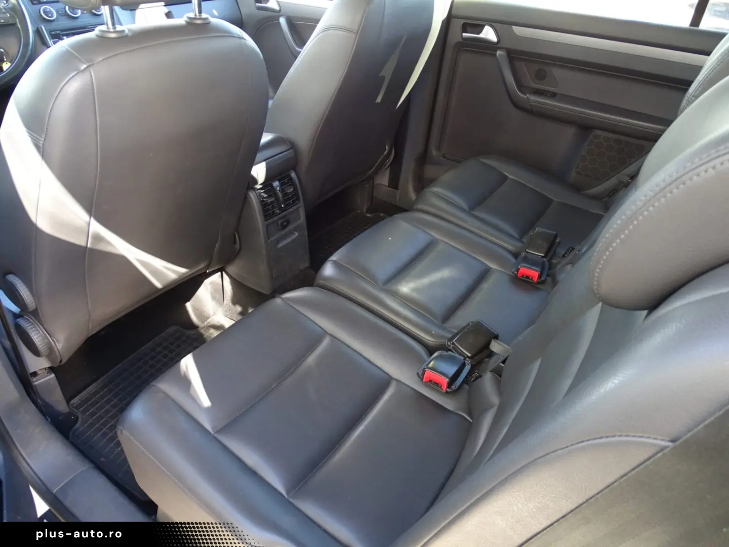 VW TOURAN 2.0 TDI DSG 7 LOCURI 2013