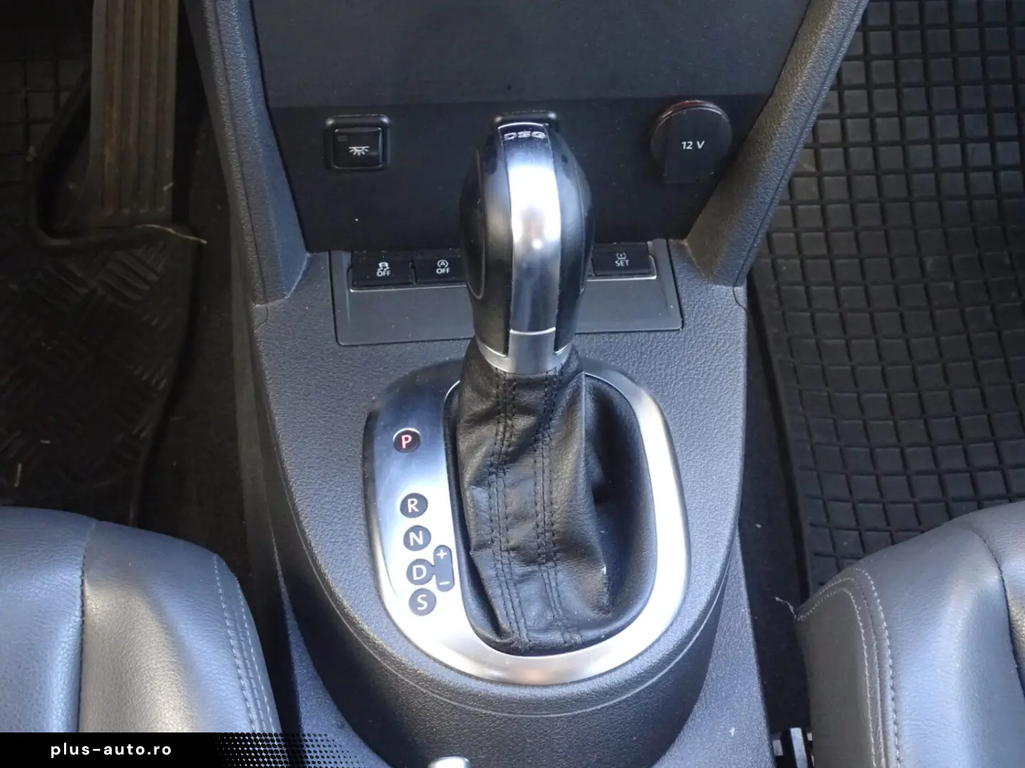 VW TOURAN 2.0 TDI DSG 7 LOCURI 2013