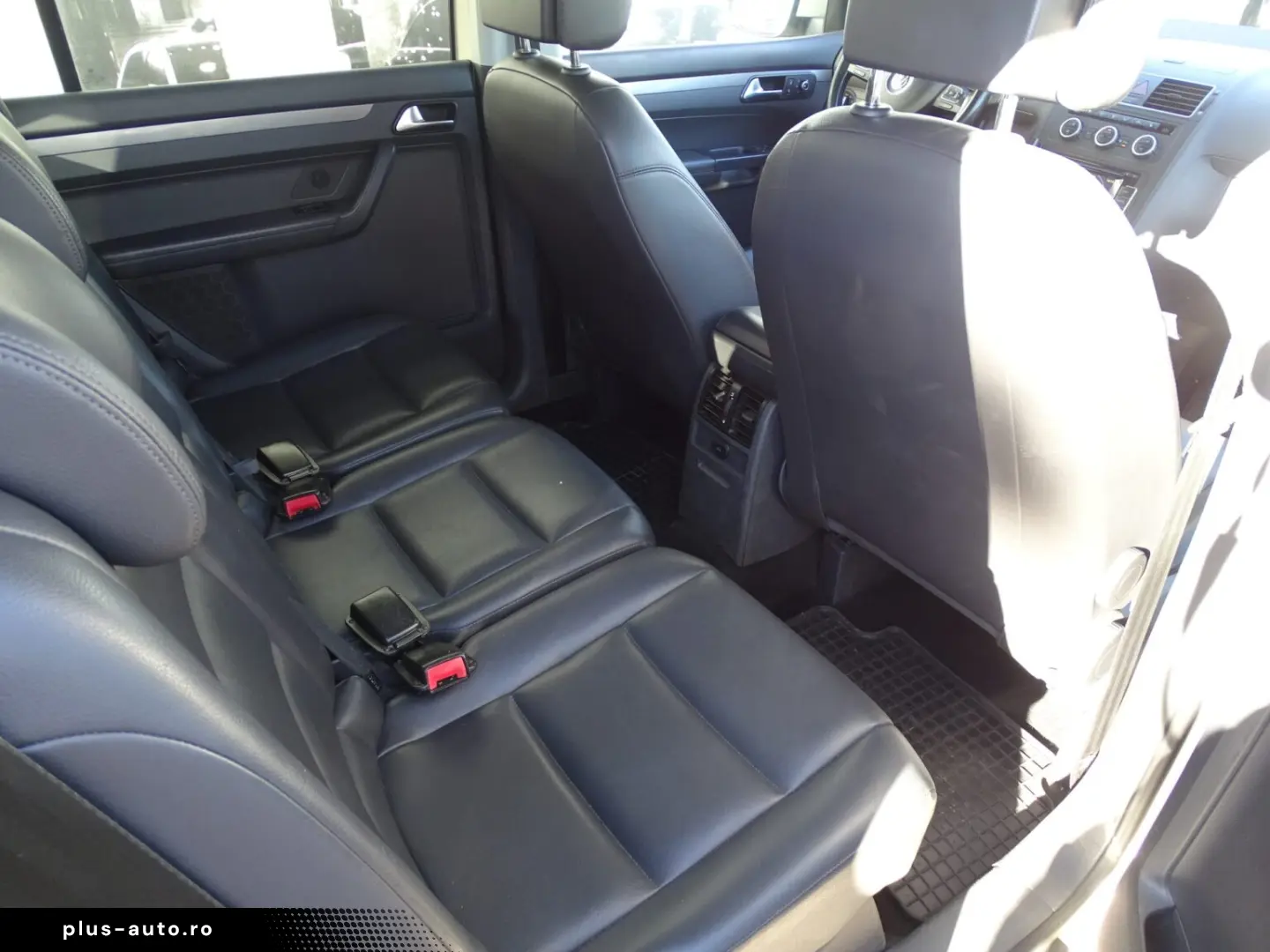 VW TOURAN 2.0 TDI DSG 7 LOCURI 2013