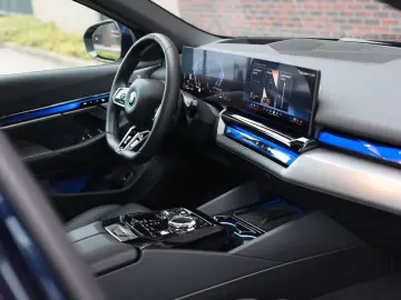 550 xDrive   M-sport - AHK - HUD - Pano- Bow&Wil