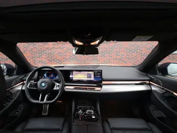 550 xDrive   M-sport - AHK - HUD - Pano- Bow&Wil