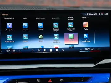 550 xDrive   M-sport - AHK - HUD - Pano- Bow&Wil