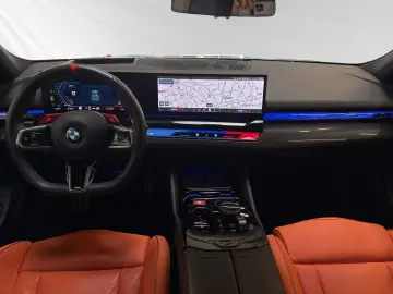 M5 Limousine Bowers&Wilkins Ventilation DAPro IconicGlow 360