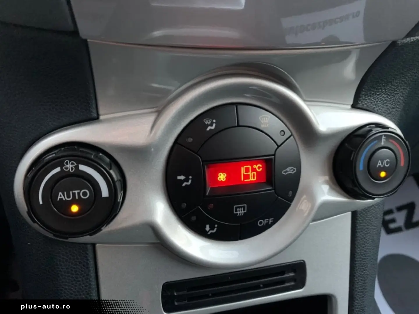 Ford Fiesta Titanium-2011-AUTOMATA