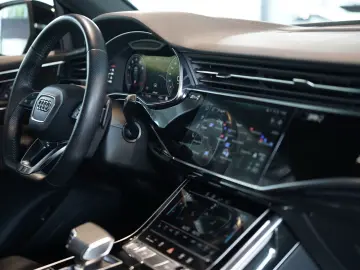 Q8 55 TFSI q. 3 x S Line  S-Sitze  22 Pano MwSt