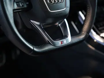 Q8 55 TFSI q. 3 x S Line  S-Sitze  22 Pano MwSt