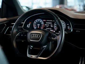 Q8 55 TFSI q. 3 x S Line  S-Sitze  22 Pano MwSt