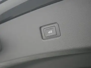 Q8 S line LEDER KAM NAVI VIRT CARPLAY SHZ PDC