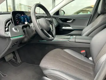 E 220d Avantgarde Distronic LED Keyless