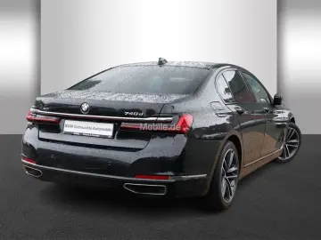 740d xDrive Innovationsp. Sport Aut. Standhzg.