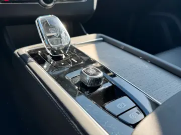 Volvo XC90 T8 Facelift Ultra Bright AHK PANO 7loc